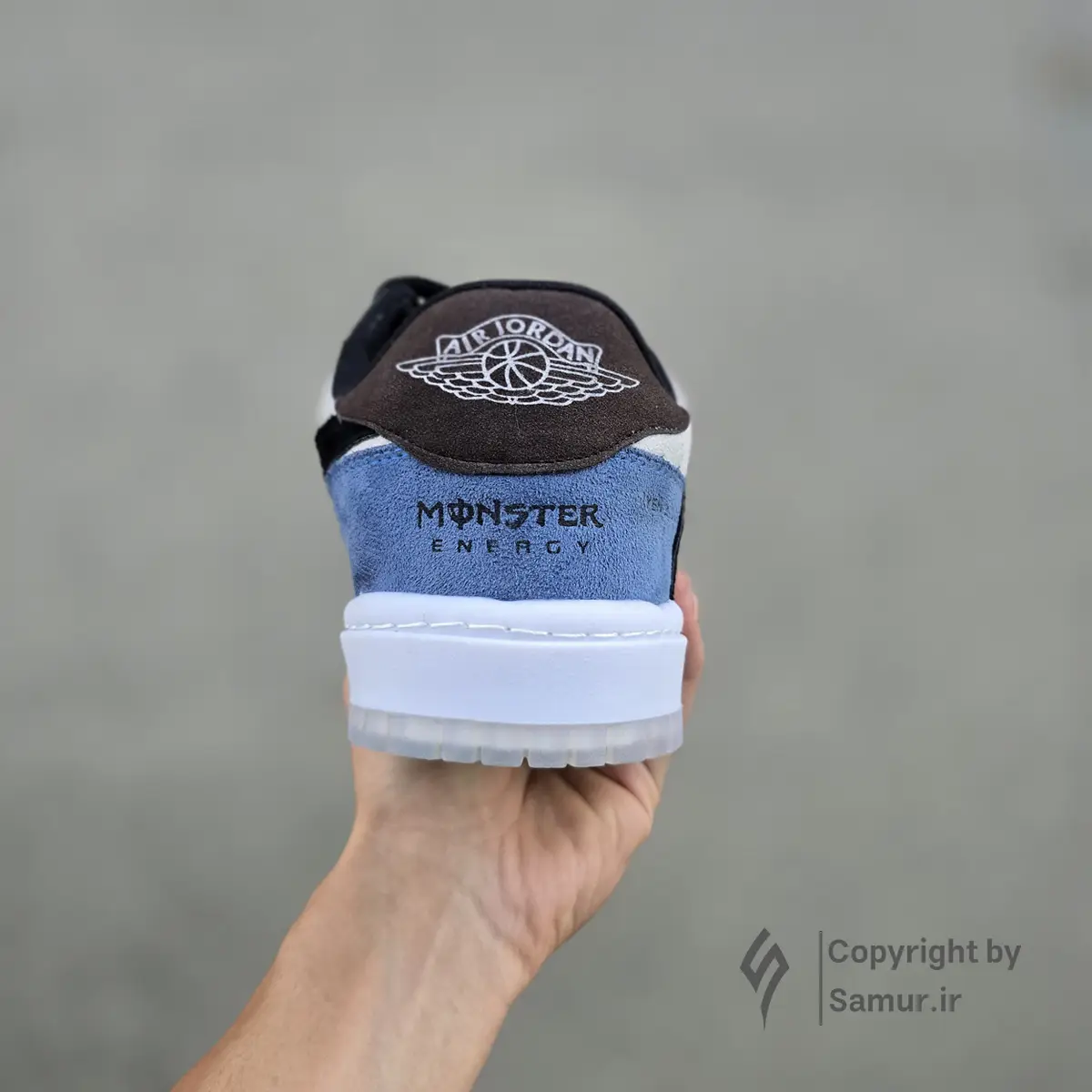 گالری تصاویر کتونی نایک ایر جردن 1 تراویس اسکات هونیگان سفید آبی